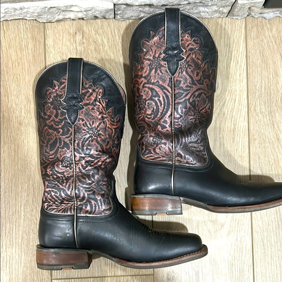 Ariat women’s black western boots. Size 9B - Picture 7 of 9